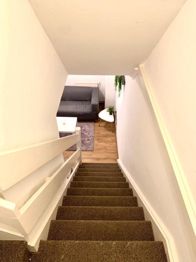 Private Bedrooms In A Flat! Home Away From Home! Shared Bathroom Лондон Екстер'єр фото